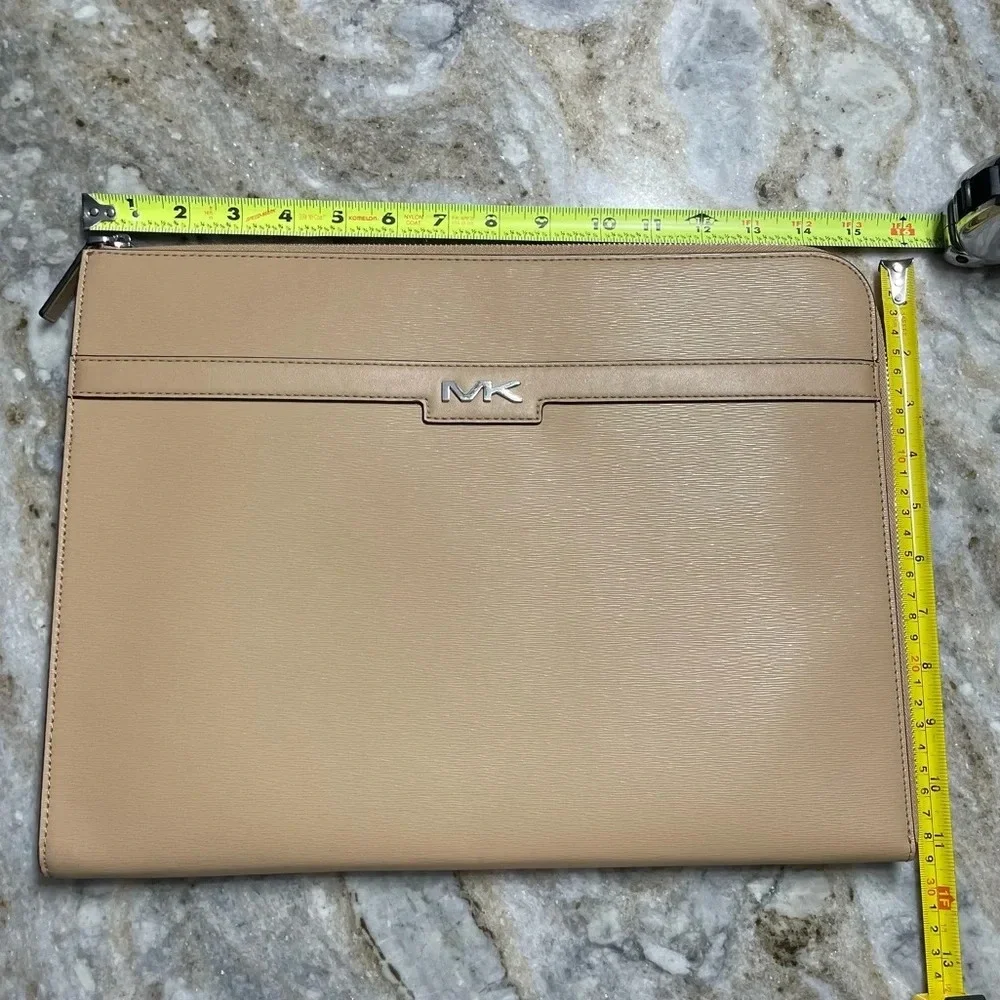 NEW Michael Kors COOPER Large Zip Laptop Case in Camel Textured